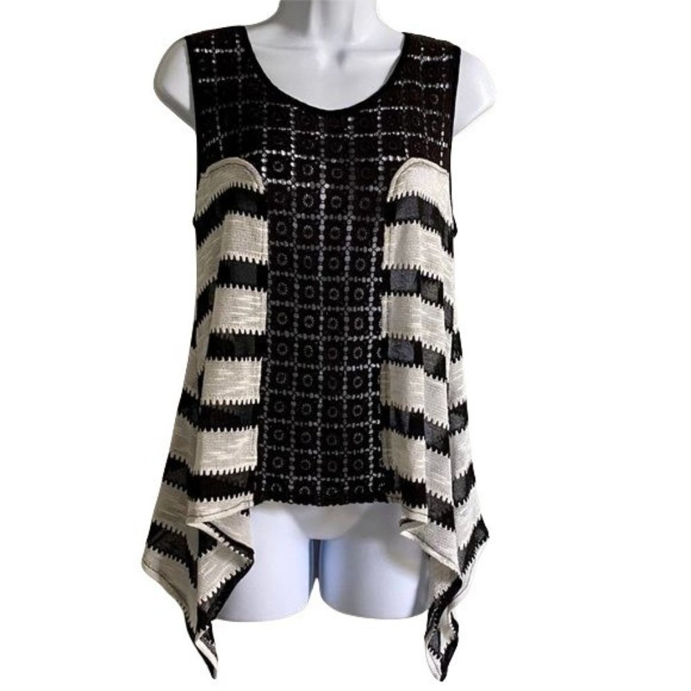 Mechant Sleeveless Black and White Knit Top